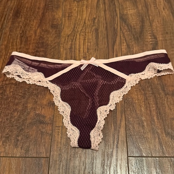 NWT- Victoria’s Secret Thong- Small - Picture 1 of 6